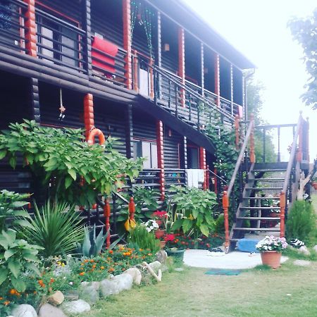 Black-House Pizunda Luaran gambar