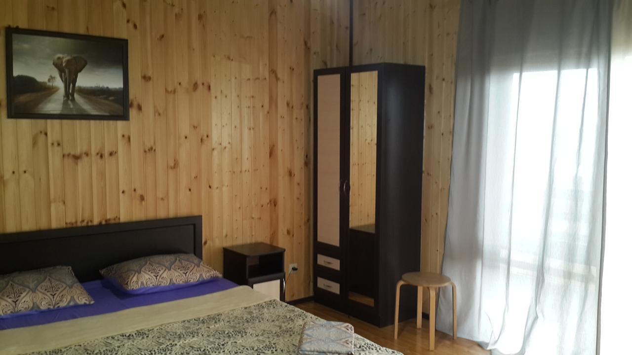 Black-House Pizunda Luaran gambar
