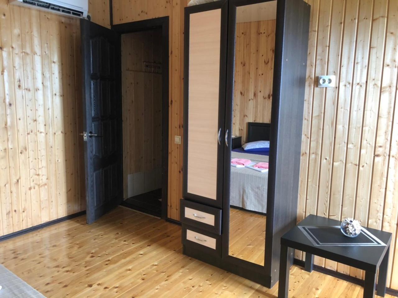 Black-House Pizunda Luaran gambar